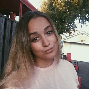 Meet your Posher, Brianna